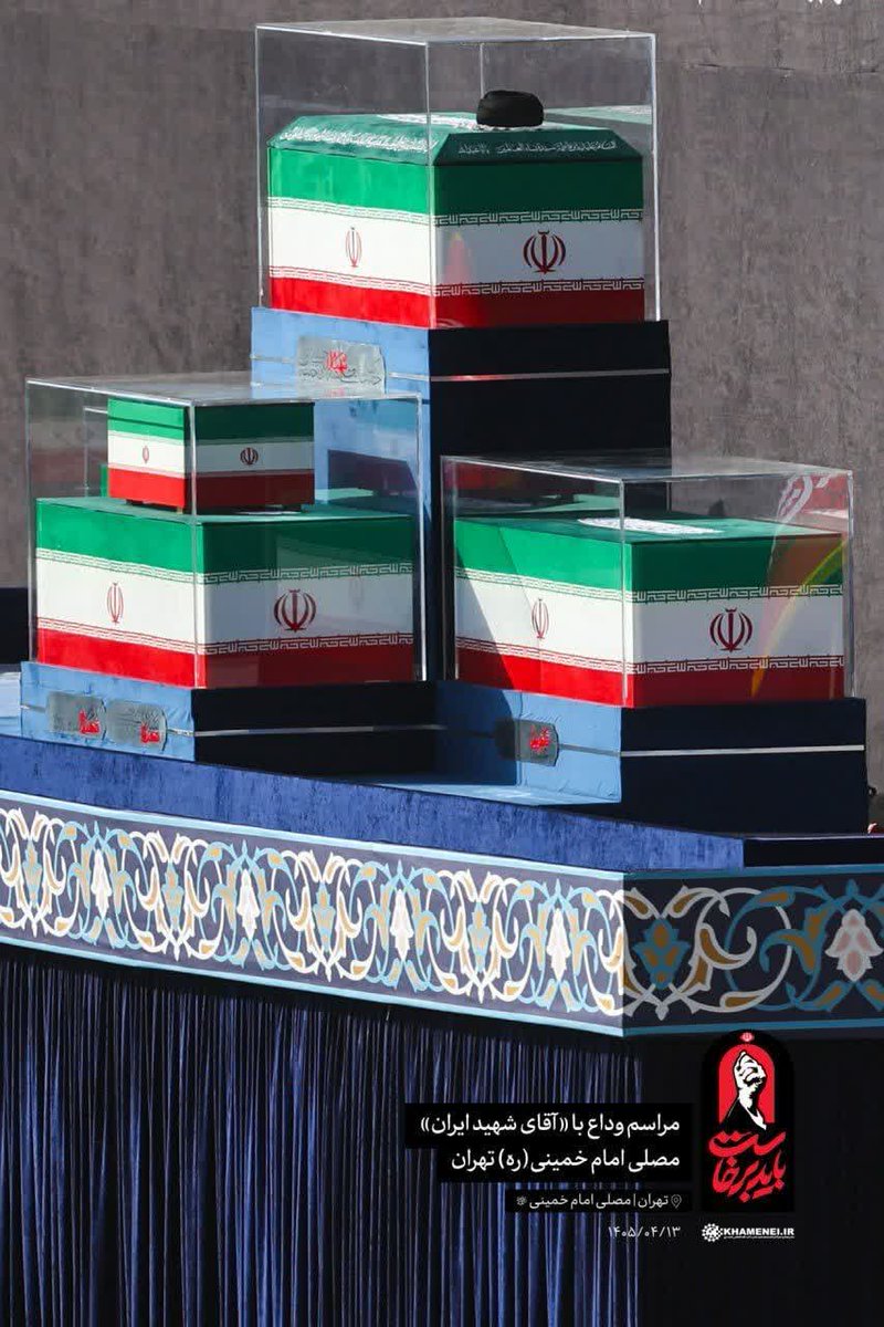 tamoradizoha's tweet photo. او به جوانان نگاه نمی‌کرد…
در آن‌ها آینده را می‌دید
حتی وقتی خودشان
به خودشان باور نداشتند
#باید_برخاست
#قائد_امت https://t.co/7P52kSooHH