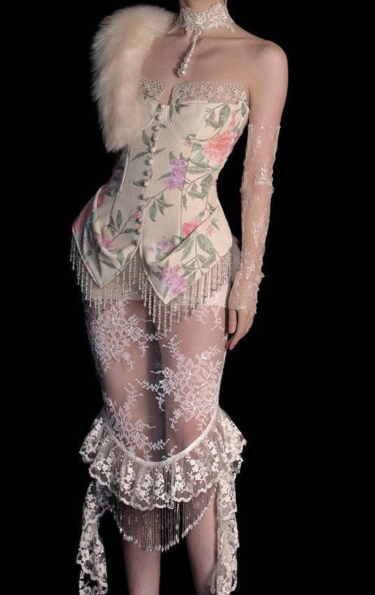 AURAgirl1234's tweet photo. This corset is amazing; I'm going to wear it to an evening event. https://t.co/BE1h6d86eR