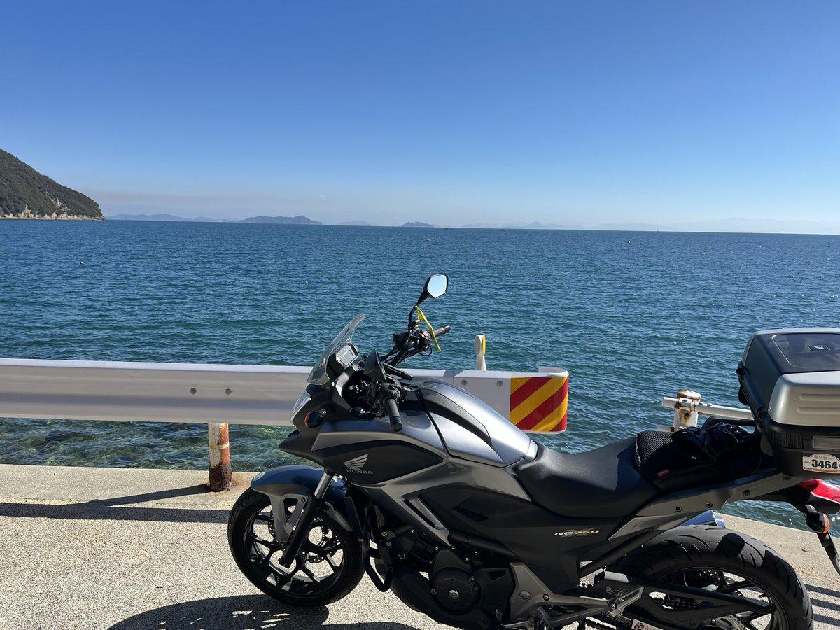 fOchXue5ZcsQPn9's tweet photo. 日本の海岸線

総延長約3万5千km

世界でも有数の長さを持つ海岸線

全て周るのは難しいが全国各地の海岸線をバイクで走らせたい

海を見ながら走れば心身共にリフレッシュ

変え難い解放感

お金では得られない価値があると思っている

#バイク乗りと繋がりたい
#RP https://t.co/bghieigueB