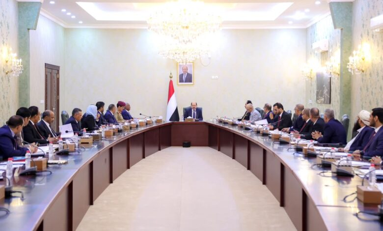 yeaf11's tweet photo. مجلس الوزراء اليمني يناقش مستجدات الأوضاع والتطورات المرتبطة بتصعيد مليشيا #الحوثي والانتهاكات الإيرانية للسيادة اليمنية، ويوجه برفع الجاهزية القتالية. https://t.co/AptA2QeSIt