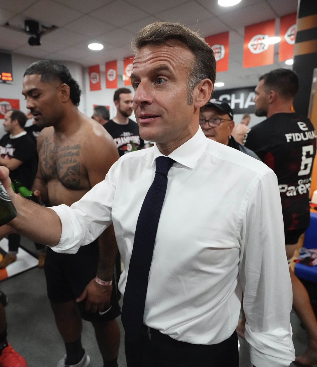 _BeFootball's tweet photo. 🚨 EMMANUEL MACRON 🇫🇷 CONDAMNE LES PROPOS RACISTES DE LA SÉNATRICE PARAGUAYENNE CONTRE KYLIAN MBAPPÉ ! ❌

« Le président de la République soutient Kylian Mbappé et l'équipe de France face aux attaques racistes dont le capitaine des Bleus a fait l'objet. 

Le président paraguayen a écrit au président français en ce sens, condamnant les propos qui ont été tenus comme l'a fait le ministère des Affaires étrangères paraguayen. »

(@lequipe)