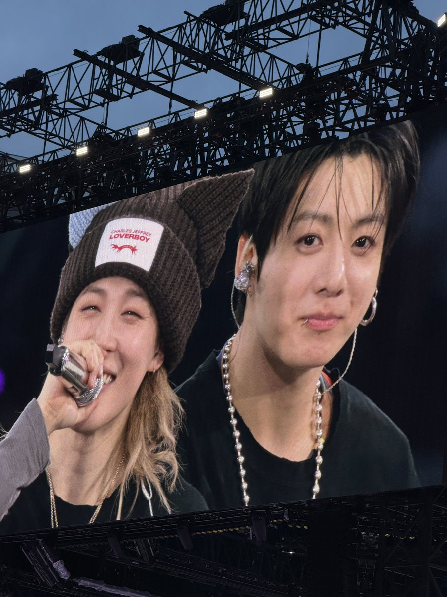 kmgoogiemimi_'s tweet photo. jimin and his big boyfie https://t.co/ucsesATCMX