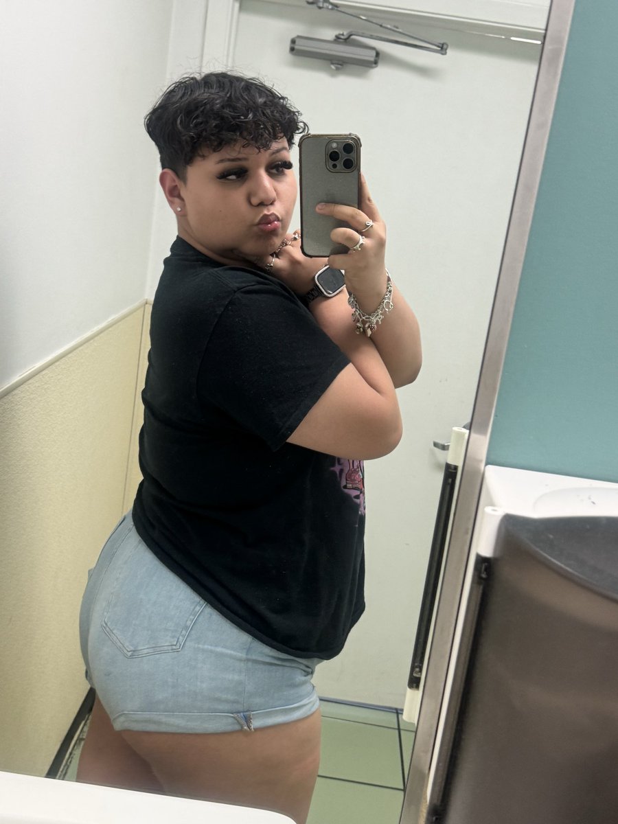 themainstunna's tweet photo. who want sum cake it’s almost my birthday😩 lmk for content #fypシ゚viral #femboy  #dl  #gay https://t.co/JNcujMQ4L8