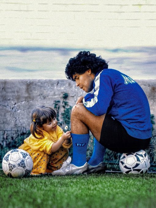 arab11__'s tweet photo. Maradona and his daughter, 1989 https://t.co/mKDyq5IRLc