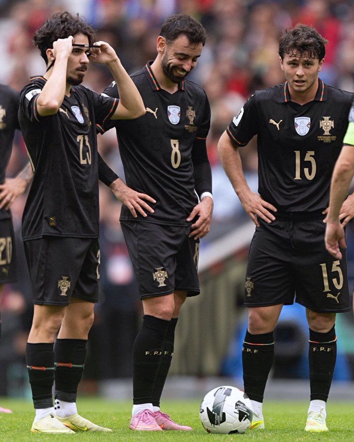 HaphizX's tweet photo. @FabrizioRomano The most  Useless trio in the history of football.🤦‍♂️ https://t.co/4QYyHWNCCm