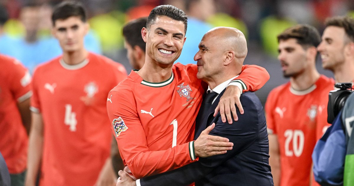 AsQuinasOff's tweet photo. “Quand on a besoin de marquer, ce n’est pas possible de sortir Cristiano Ronaldo, ça n’aurait pas de sens. Il occupe les défenseurs, il est dangereux dans la surface.”

— Roberto Martinez https://t.co/ddnrTwYzZQ