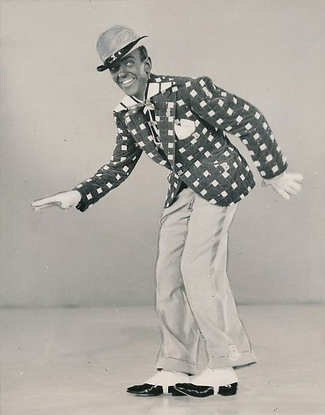 feidfromfrokk's tweet photo. @pissvortex fun fact: in the musical Swing Time from 1936 Fred Astaire does a blackface performance as Bill Robinson https://t.co/w6viByENHR