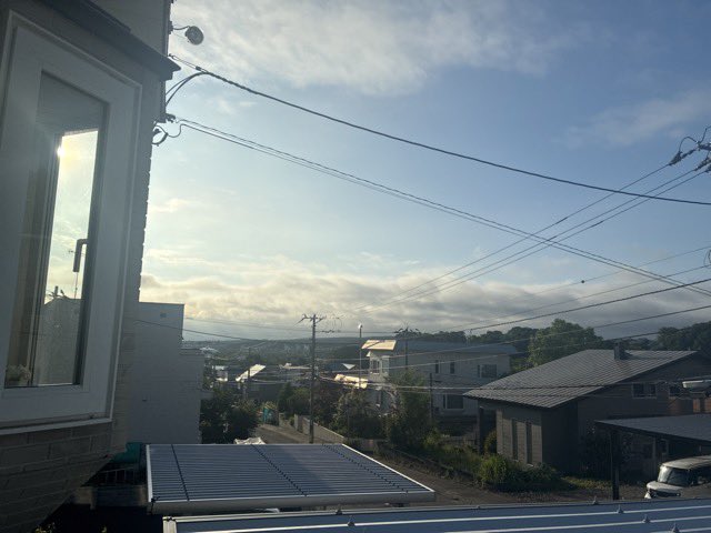 ebigwitter's tweet photo. 今朝5:51の空、今日は朝の2時間だけ晴れるらしー、、、
今日も一日仕事に勉強、家事に子育てとみなさん頑張りましょう
^ - ^)今日もいい日だと言えるように
(^｡^)#今朝空  #札幌 #北海道 #今日も一日 https://t.co/hAQ6T0giS0