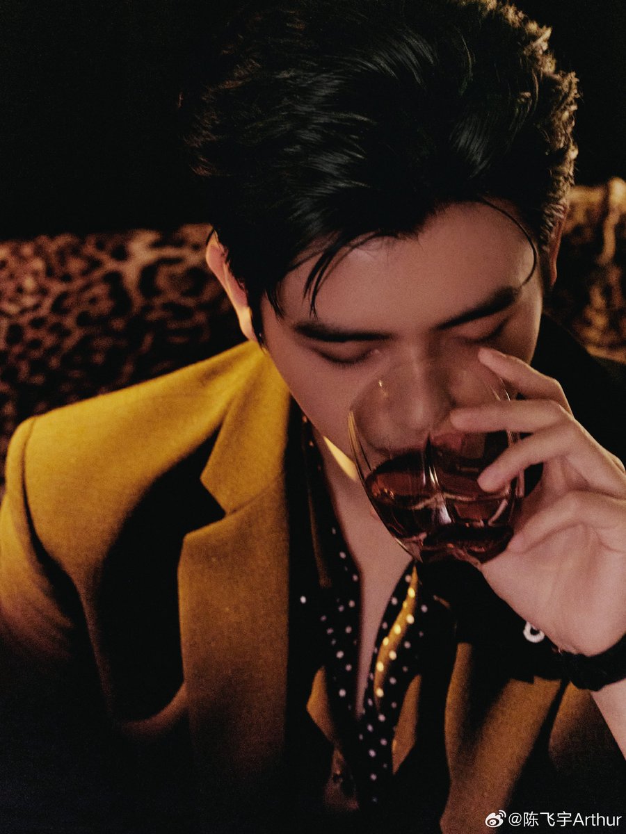 midnightjini's tweet photo. 나 한 잔도 안 마셨는데 이미 취한 기분 🫠🥃
I haven’t had a single sip, yet I already feel intoxicated.

 #ChenFeiyu #ArthurChen #진비우 https://t.co/XYXmLiJwuG
