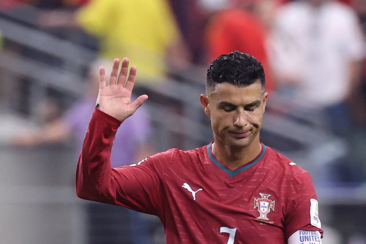 TweetlyTweeted's tweet photo. 🇵🇹 伴随着泪水告别大舞台…

41岁的克里斯蒂亚诺·罗纳尔多的世界杯之旅在16强赛中画上句号。

在“最后一次世界杯”上，他首发出场所有5场比赛，打入3球。

西班牙战后，他还与拉明·亚马尔拥抱的一幕也令人动容。 https://t.co/YYt0gpB5mK