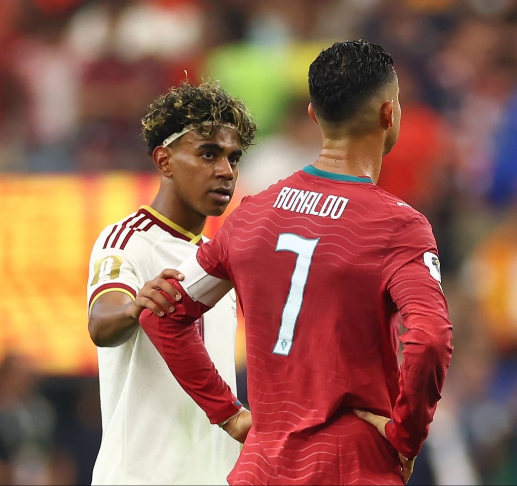 TheMahleek's tweet photo. Let it be known that the kid Lionel Messi bathed 18 years ago ended Cristiano Ronaldo’s World Cup dreams https://t.co/uA5wUmby1f