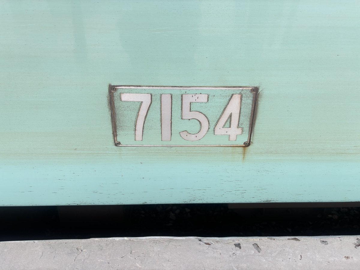N7154F's tweet photo. 1週間連続朝の乗車電が7050なのはマジですごいと思う^_^ https://t.co/tPCvO0GAEg