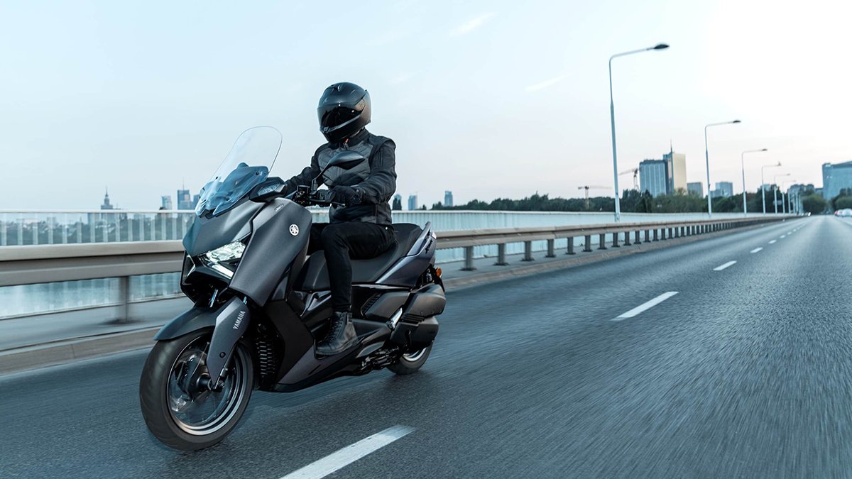 yamaha_bike's tweet photo. ＼✨7月7日 XMAX新色 発売✨／
　"マットダークグレー"＆"ブルー"

自分時間を、譲らない
￣￣￣￣￣￣￣￣￣￣￣￣
移動は大事な“自分時間”

躍動的なスタイリング
アクティブな走り
上質な乗り心地
快適な使い勝手

何ひとつ譲らない
すべてを手に入れる https://t.co/bmTymkS8kF