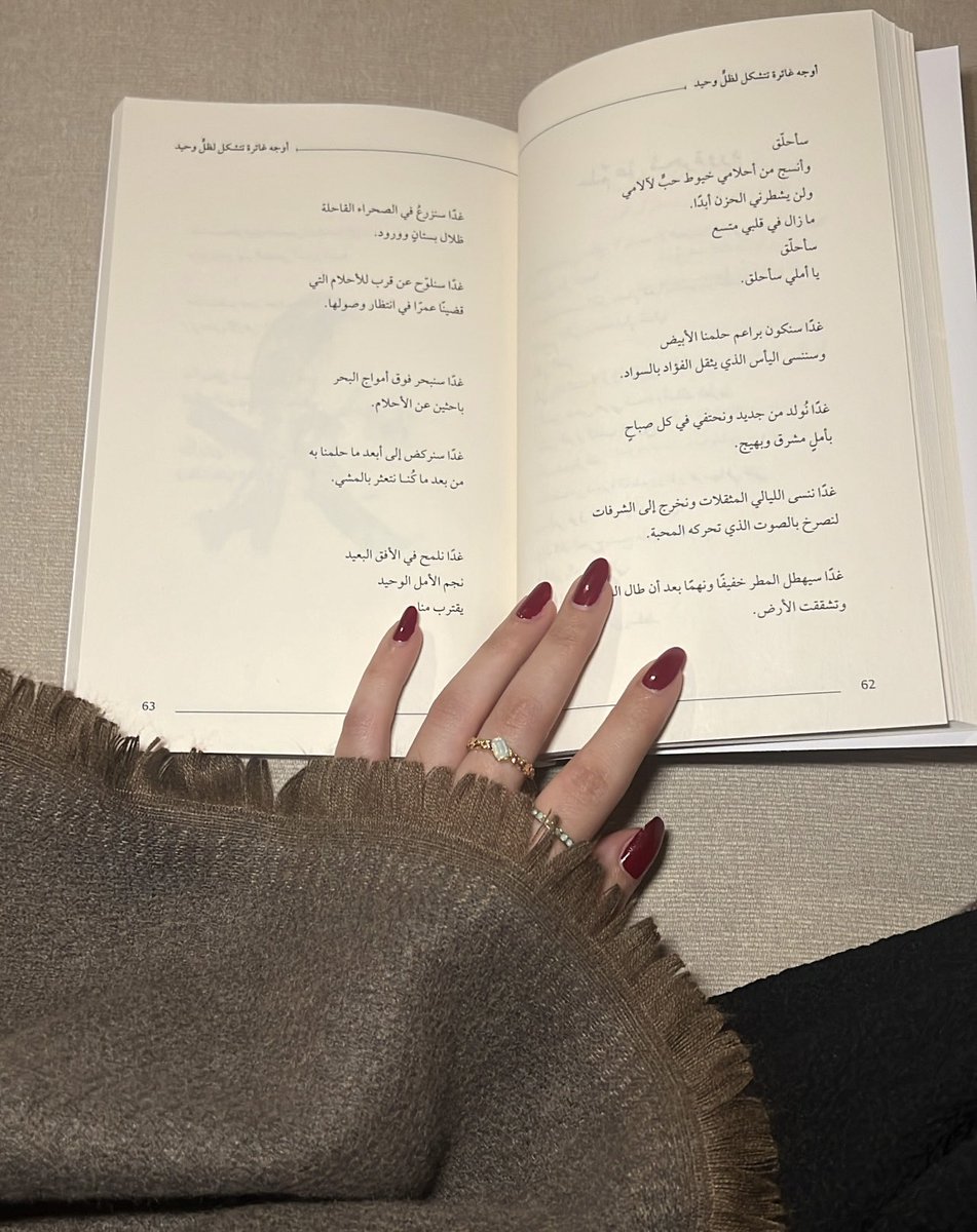 liou3_'s tweet photo. Every time I see my hand, I take a picture of it . https://t.co/pZhbUMjjqc