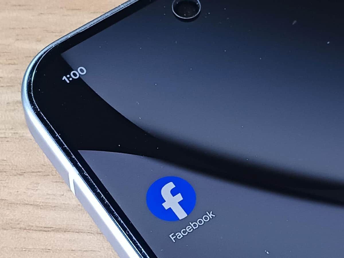 sasakitoshinao's tweet photo. 日本のFacebook、こんな状況なんですね。最近はまとめサイトとか有名人の投稿ばかり勝手に表示され、友人関係のプラットフォームじゃなくなっちゃった感がある。メッセンジャーはまだ実用的なツールではあるのですが。「2025年末時点で、Facebookの広告リーチ可能な日本国内ユーザーは1650万人。それに対し、Xは7120万人、Instagramは6320万人、TikTokは3920万人とされ、Facebookは大きな差をつけられている」↓