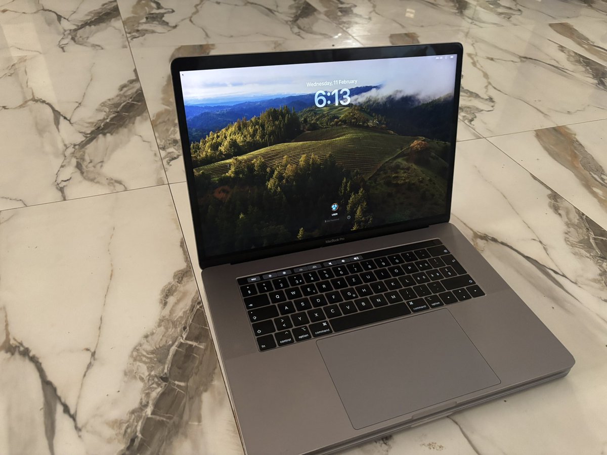 spydafresh50's tweet photo. @enokay69 2018 macbook pro*
•15 inches 
•processor: intel core i7
•512GB 
•16GB 
•8g dedicated graphics 
•finger print
•keyboard 
•touch-bar :yes 

5500 GHS https://t.co/8S6Sa824RY