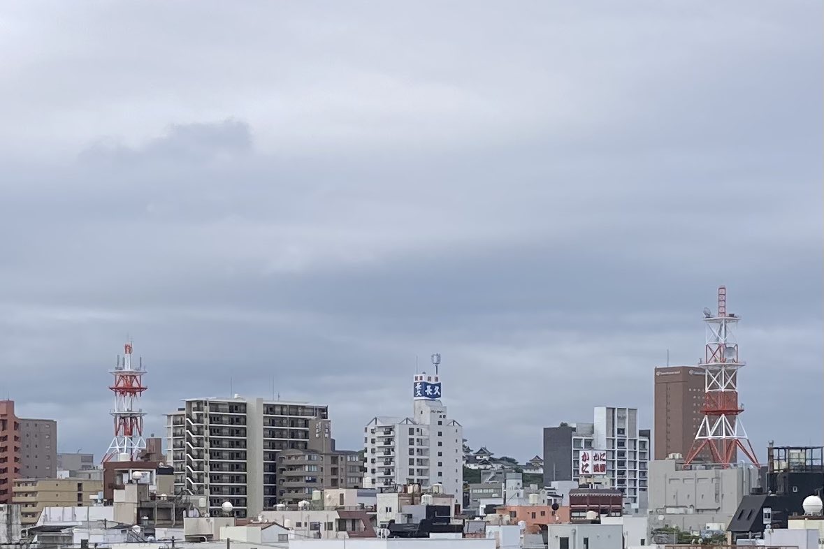 381hineno's tweet photo. おはようございます。

7月7日(火曜)の朝は、雲の広がる空模様で、7時の気温は23.7℃湿度90%となっています。
今日は、雲の広がる不安定な天気が続き、最高気温予想は29℃位と、ムシ暑くなりそう。

七夕🎋ですが"天の川⭐️"は見えるかな？ https://t.co/9A6N7wk366
