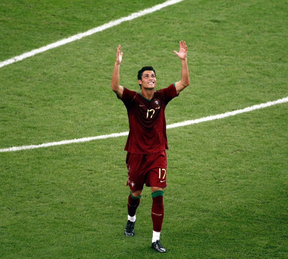 UthmanOfFCT's tweet photo. Gave his all for the badge. Obrigado por tudo @Cristiano 👏🇵🇹 🐐 

#PortugalVsEspaña #ESPPOR #PORESP https://t.co/wahcZlJrCQ