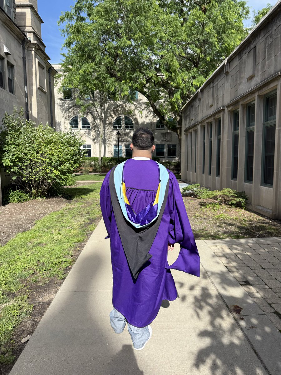 TomasReuning's tweet photo. Life Update:

I recently graduated with my Master's in Education &amp; Social Policy from Northwestern University.

The experience so deeply affirmed my love of learning and teaching that I have decided to pursue my teaching license, and become a high school teacher. https://t.co/OU4XOmHogx