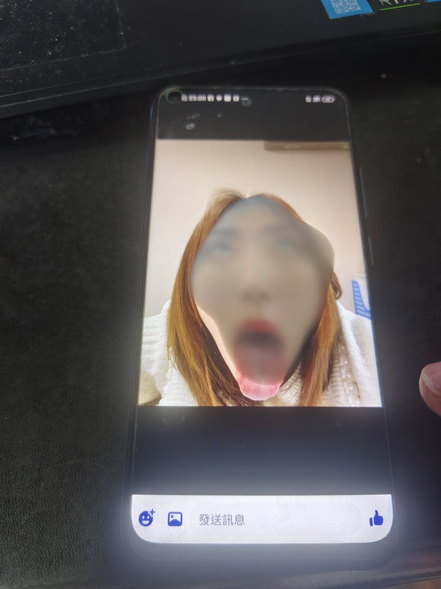 AnXing70295's tweet photo. 有些廢物男人看到自己女人跪在別人胯下大口吸自己的小雞巴就會無能的狂跳了 https://t.co/sbZqsiOC5j