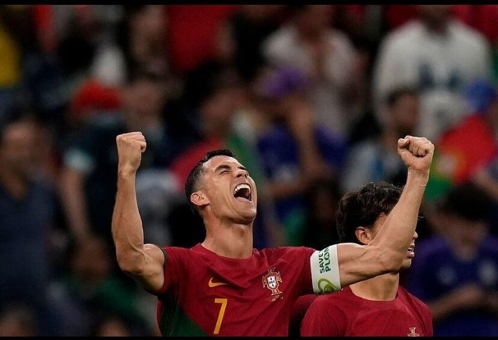 psl2_'s tweet photo. Don't be sad over a trophy he never lifted... 🏆🤍
For he carried the dreams of an entire nation on his shoulders, and left behind a name in history that will never be repeated. 👑🇵🇹
Defeat is forgotten... but legends are never forgotten. ❤️
@Cristiano https://t.co/XByvibnYFM