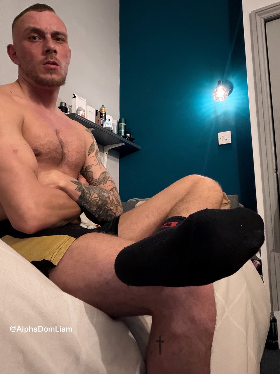 AlphaDomLiam's tweet photo. Sniff my socks faggot 

#gaysocks #gaysox #findom #gayfindom https://t.co/qgbfYeFH9D