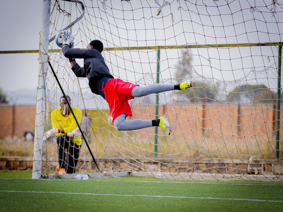 aprfcofficial's tweet photo. DAY 5 PRESEASON 

🧤🔒 THE GOAL IS LOCKED DOWN. No way through this year. 🦁⚫⚪
Our fortress is protected. The goal is safe. Let the season begin! 💪🔥

📷:@IvanBrian77

#APRFC #CLUBGIANT https://t.co/BtcJg9b7ob