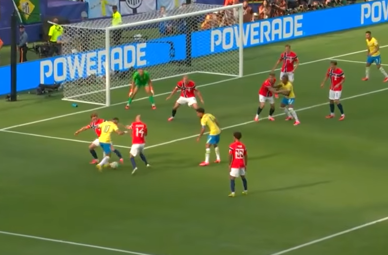 Vandzin0's tweet photo. @rafaelgloves Neymar está longe de ser o culpado mas aqui dava pra ter chutado de primeira, não? Ao menos um escanteio ou rebote gerava. https://t.co/Dh4EwD13eQ