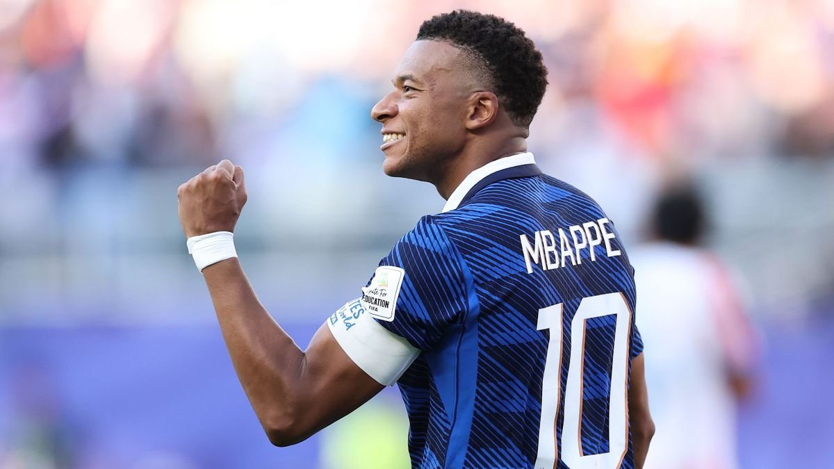CavsNationFra's tweet photo. @KMbappe Grand joueur, capitaine encore plus grand. https://t.co/EqNVFvXMie