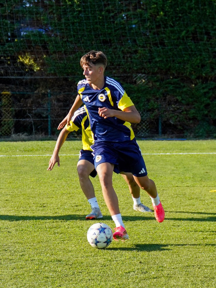fbakademi's tweet photo. 📸 Yeni sezonun ilk antrenmanından kareler.

#U19 #GençKanaryalar https://t.co/yWo53PCK5g