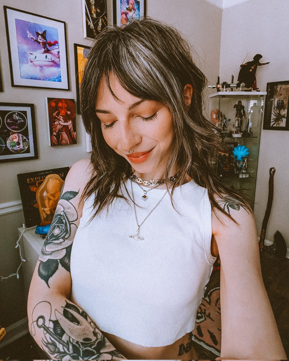 sailorbeeee's tweet photo. Partnering up with @elfcosmetics for some makeup and Subnautica 2 co-op today over on their channel! 🐠

live at 5pm-7pm ET
── .✦ https://t.co/gUf9kxVlrc https://t.co/EHrfKmXn0M