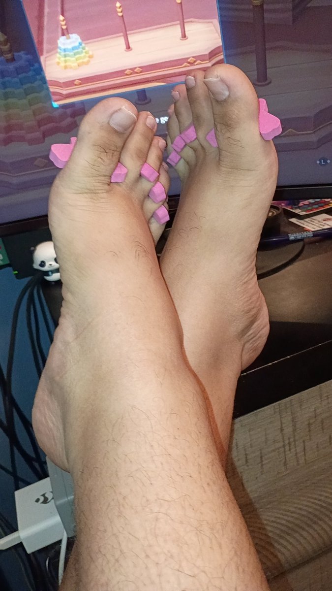 SurferSole14765's tweet photo. are my feet too big or are the toe spacers too small? you be the judge ;P https://t.co/5bvVgxyTsz