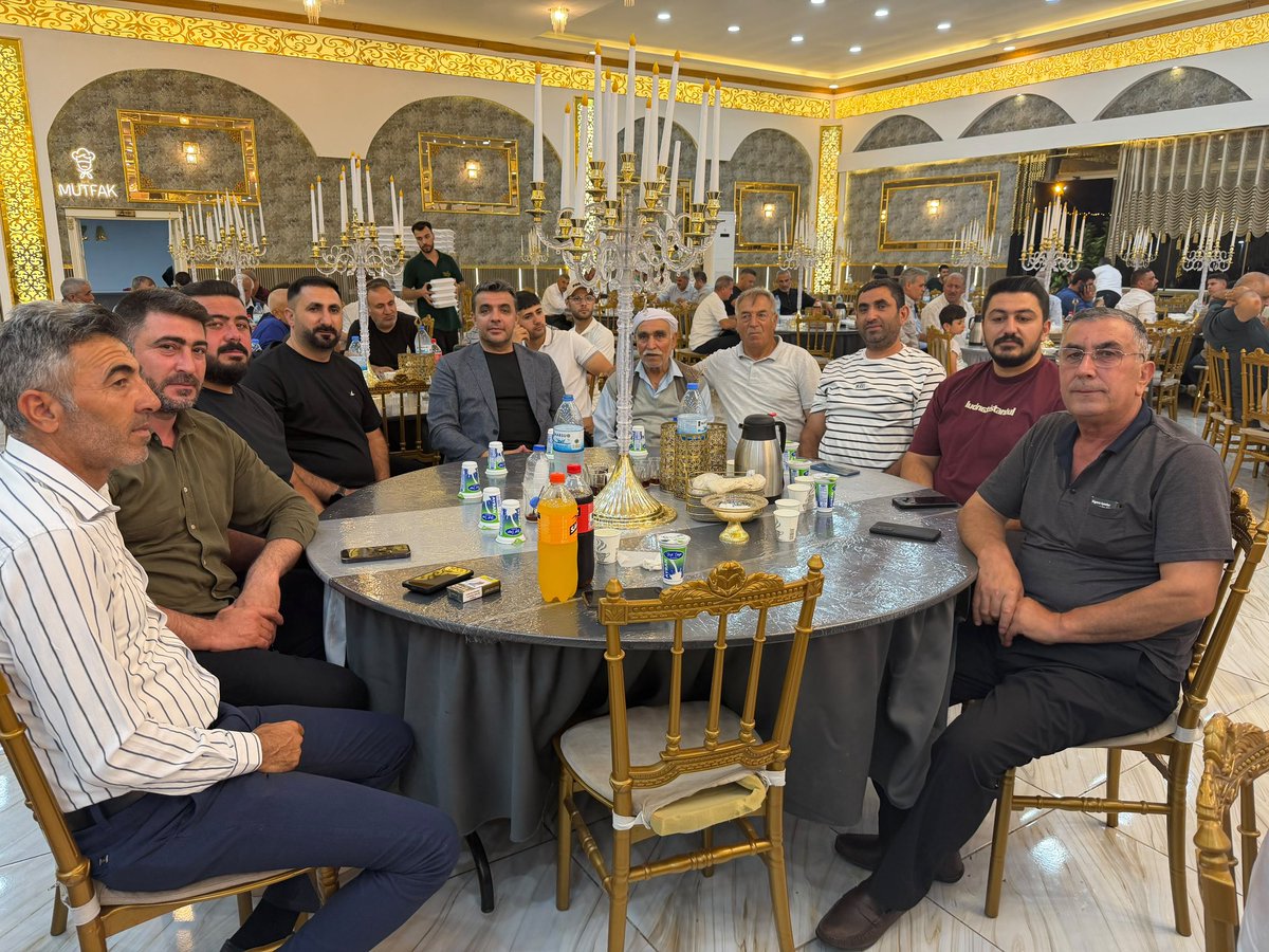 Akbozova1's tweet photo. İlçe Başkanımız @avmehmetakgun ve Yönetim Kurulu Üyelerimiz ile birlikte;

Seyitören Mahalle Başkanımız Sayın Nedim Kılıç’ın kıymetli oğlu Harun’un düğün törenine katılarak bu anlamlı ve mutlu günlerine ortak olduk.

Genç çiftimizi tebrik ediyor, kendilerine ömür boyu sağlık, huzur ve mutluluk diliyoruz. Rabbim iki cihan saadeti nasip eylesin
@RTErdogan @Akparti   @abuyukgumus  @hakanaksu058 @farukaytek @bybekirbozdag @milhamigunbegi @avmehmetakgun 
@malicevheri @AEminOnenOfis @ibrahimeyyupogl  @CYAZMAC @ProfDrDusak @HikmetBasak_63   @Kepoluasuna @AieNacar @Malikurt14 @SbrKnk  @ahmtsamdanci @dartar_ibrahim @IpekDurmaz963