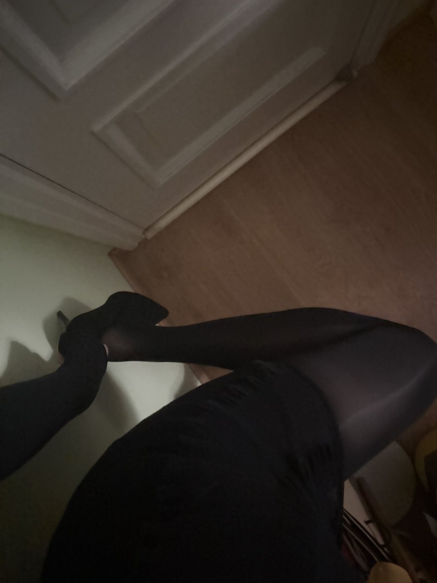 ImSsss111's tweet photo. 有喜欢的吗 #ladyboy #pantyhose https://t.co/jAOuP7QmeE