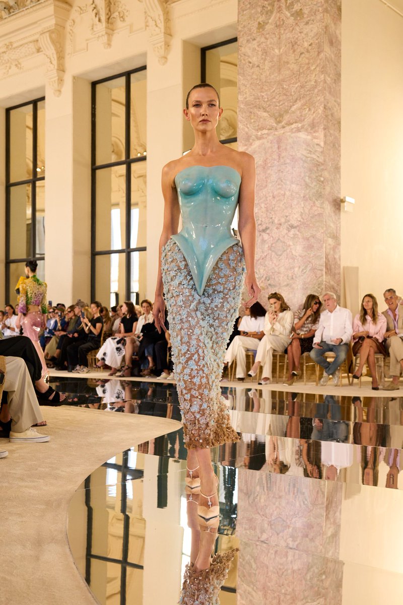 YouAreMyBezoar's tweet photo. Schiaparelli fall 2026 Couture https://t.co/mTBuUT3T1U