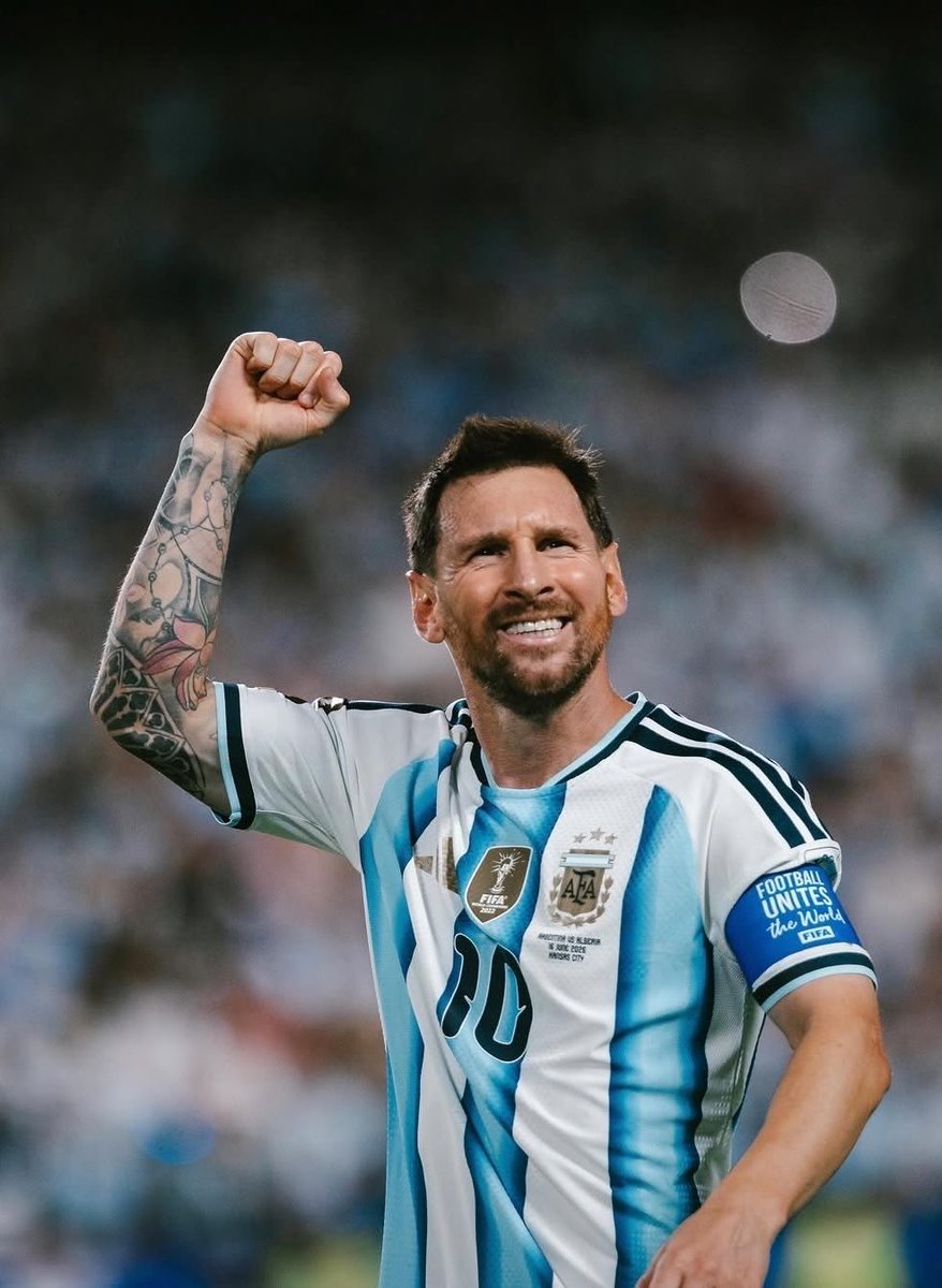 arwintweets's tweet photo. Football legends and their equivalent cricket legends

L Modric: K Williamson
N Jr.: AB Devillers
L Messi: S Smith
C Ronaldo: V Kohli
K Benzema: J Root
Z Ibrahimovich: C Gayle
E Haland: A Sharma
K Mbappe: J Bathell
J Kimmich: H Pandya
R Lukaku: B Azam
L Yamal: V Sooryavanshi https://t.co/ZRj45gTAL2