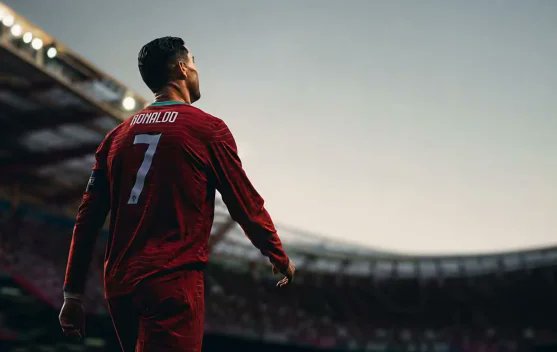 baa_coments's tweet photo. Tem gente que cresce ouvindo falar do maior...
Eu tive o privilégio de crescer vendo o maior.

Se hoje for o último capítulo do Cris em Copas do Mundo, não será apenas o fim de uma carreira em Mundiais... 
Será o adeus de uma era q mudou o futebol e marcou a vida de milhões de pessoas.
Ele nos ensinou q talento abre portas, mas é o trabalho, a disciplina e a ambição q constroem a grandeza.

Independentemente do q acontecer hoje, obrigada por cada momento q fez uma geração inteira acreditar q o impossível podia ser alcançado.

Para o mundo, um dos maiores da história.
Para mim, o maior de todos.❤️

#CR7 #FIFAWorldCup 🏆