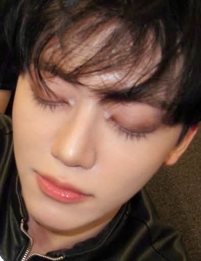 labelnjm's tweet photo. save me from men’s with long pretty lashes https://t.co/6wsFcOiUWB