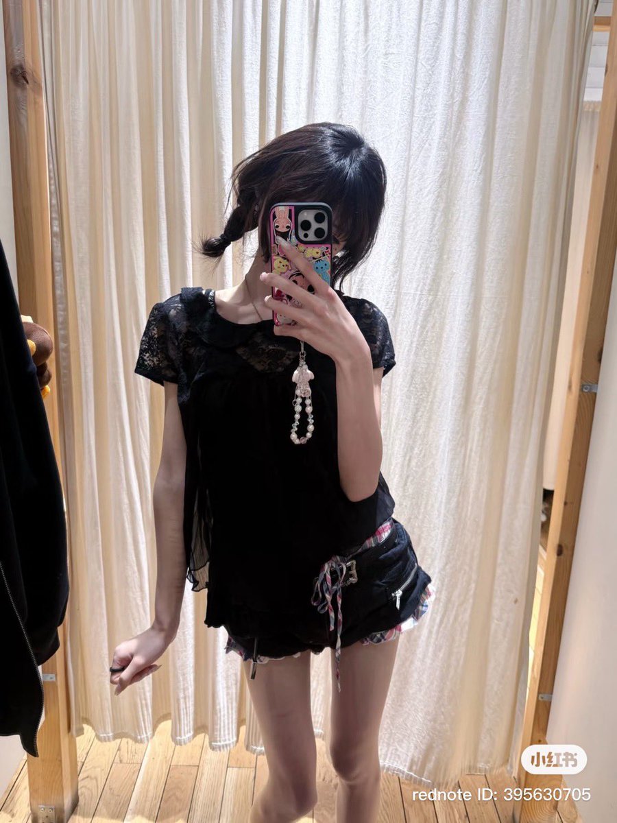 username031251's tweet photo. ส่งต่อ Brandy  ซีทรูลูกไม้สีดำ🗝️🖤 มือ 1 
790 bath (from 870 bath ) 
ตัวนี้หายากมากกที่จีนของหมดแล้วน่ารักมากกก ไม่มีซับข้างในนะคะเป็นซีทรู 

#ส่งต่อbrandymelville #brandymelville #brandymelvillethailand #brandymelvilleth #โล้ะเสื้อผ้า #ส่งต่อเสื้อผ้า #โล้ะตู้ #ส่งต่อbrandy https://t.co/ZStrgYhp50