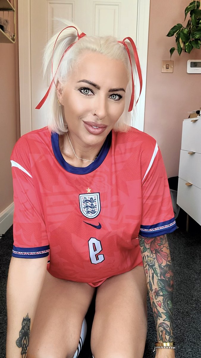 imalexisrox's tweet photo. Its coming home!! https://t.co/fKH6bTnc8t