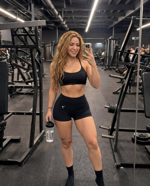 VersusDouglas's tweet photo. Shakira, call me. https://t.co/jpMCqCRKgp
