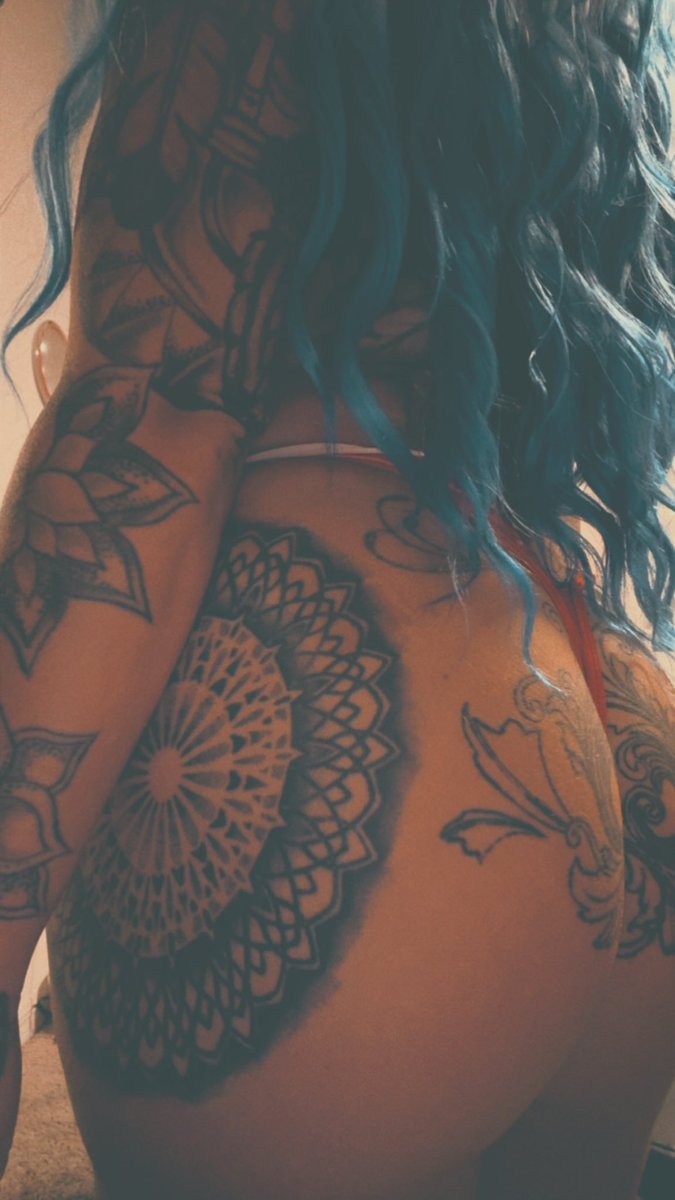 nonamewoman_90's tweet photo. #inkedwoman https://t.co/ipwTuWEk4n