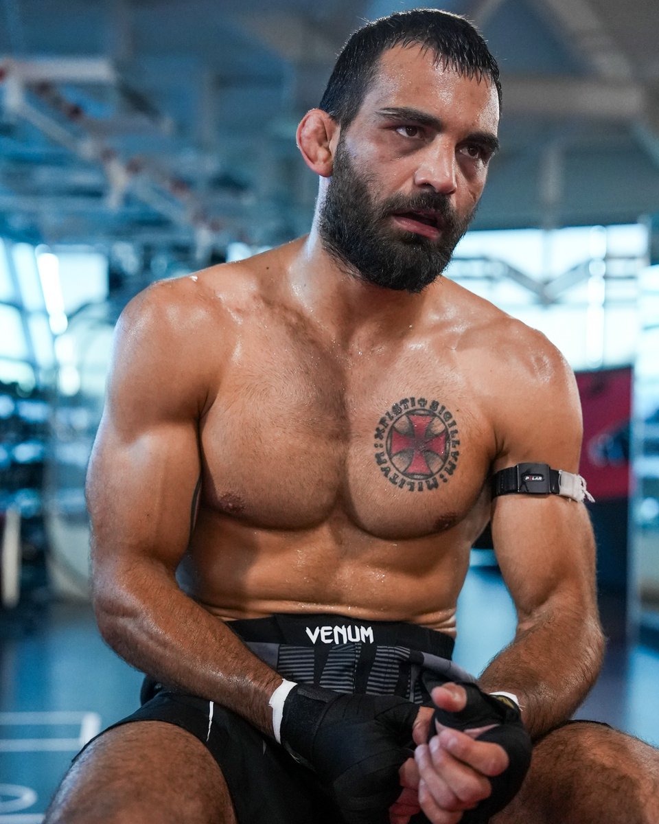 UFCEspanol's tweet photo. 🔥 La cuenta regresiva continúa.

Benoît Saint Denis ya está en el UFC PI preparando lo que viene en #UFC329. 🥊

Sáb. 11 Jul | Ver en vivo por @PPlusDeportes https://t.co/NLjW6eaN9w