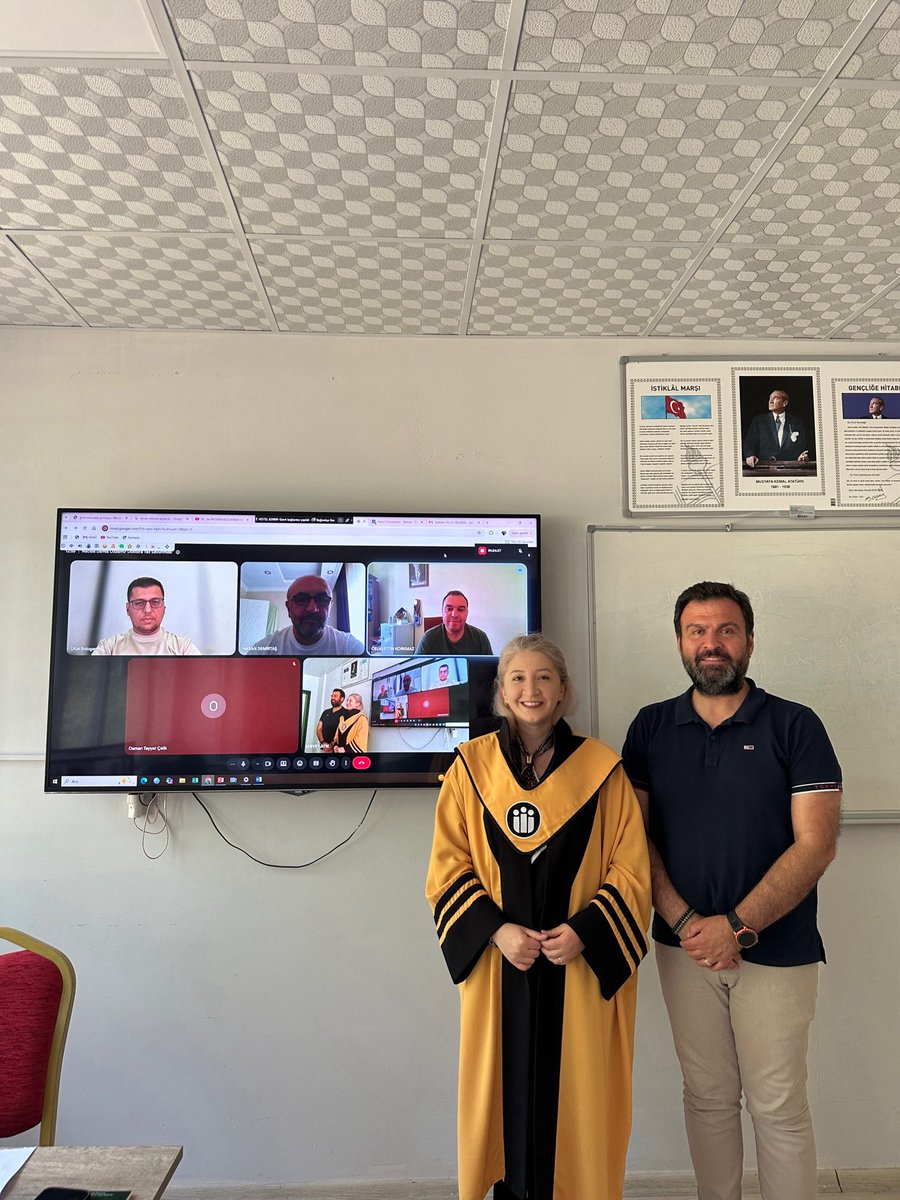 NDamlaOzdemir's tweet photo. 18 yaşında girdiğim bu fakülteden bugün Eğitim Yönetimi Doktoru olarak ayrılıyorum. Gençliğimi yediler ama hakkımı verdiler 😍 Öğrenmeye karşı duyduğum merakın bir ömür benimle kalmasını temenni ederim 🙏🏻 İnönü Üniversitesi PDR ve Eğitim Yönetimi hocalarına minnettarım 🌸 #phd https://t.co/CWtwYv7bFY