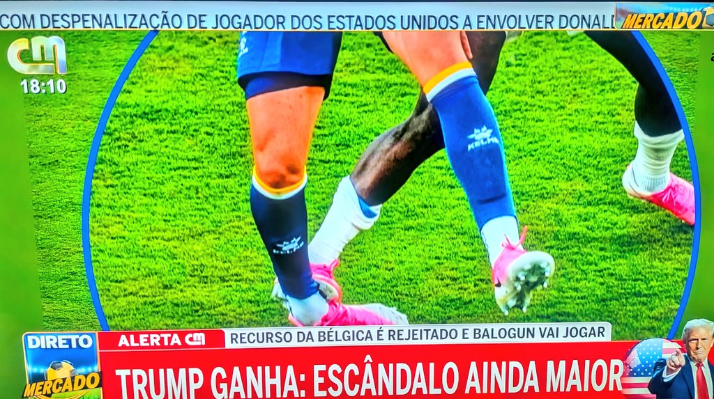 DPedroV2's tweet photo. Alguma dúvida... 🇵🇹
O nosso adversário nos quartos de final tem um presidente como "padrinho" e chama-se #trump 🇺🇸
#WorldChampions #FIFA #FootballFever https://t.co/4SNhJQSIYh