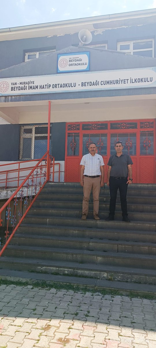 muradiyeilcemem's tweet photo. 📌Müdürümüz Sn. Yakup ALHAN ile Şube Müdürümüz Sn. Muhsin DEMİR, eğitim kurumlarımızda incelemelerde bulunmak amacıyla Yumaklı, Beydağı İlk/Ortaokulu ve Hacı Esmer Sevidin Avcı Ortaokulu'nu ziyaret etti.
@valiozanbalci75
@FTTurkmenoglu
@bycandiroglu
@AlhanYakup https://t.co/mtPmsh4axo