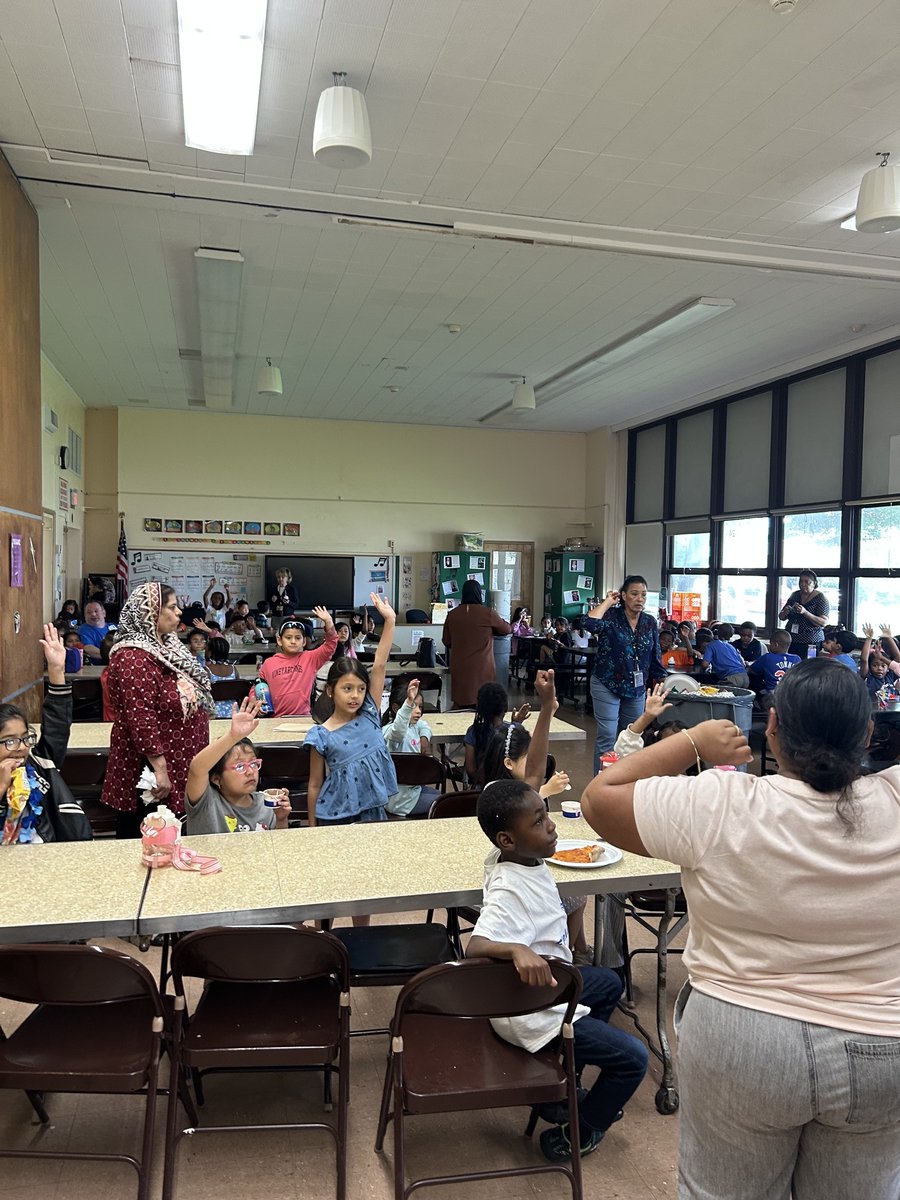 VS24District's tweet photo. WILLIAM L. BUCK CELEBRATES SUMMER WITH AN EXCITING CARNIVAL

Students at William L. Buck School in the Valley Stream 24 School District came together to celebrate the start of the summer with an exciting PTA-sponsored carnival! #MakeTheConnection #InnovatingOurFuture #VS24 https://t.co/MfuLpAwcSC