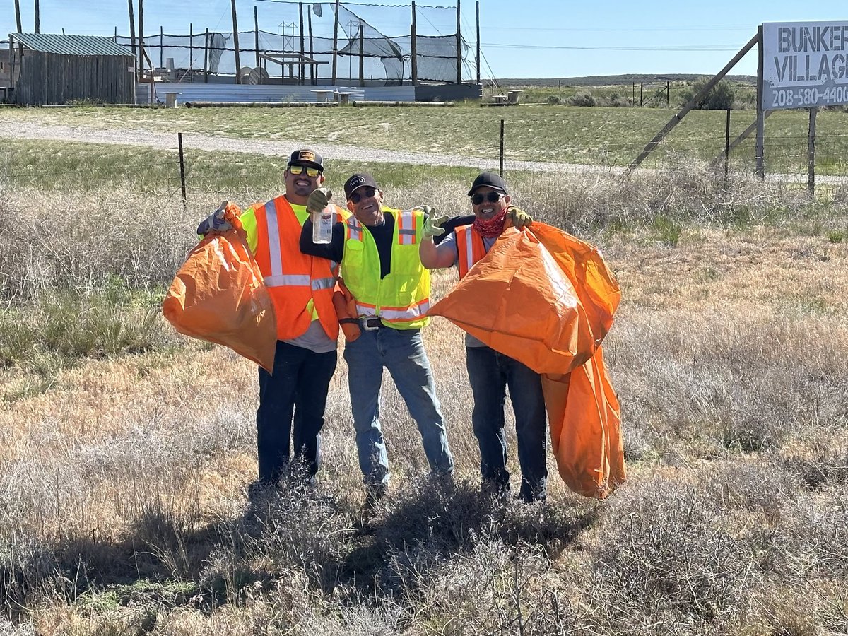 LIUNA's tweet photo. #ICYMI: Weekends are for giving back! Shoutout to LIUNA Local 155 laborers spent a Saturday off, volunteering for Adopt-A-Highway cleanup on State Hwy 20 in Southern Idaho. This is Laborers Rising! #LaborersRising #FeelThePower #LIUNACares #GiveBack #community https://t.co/huvgD40nVR