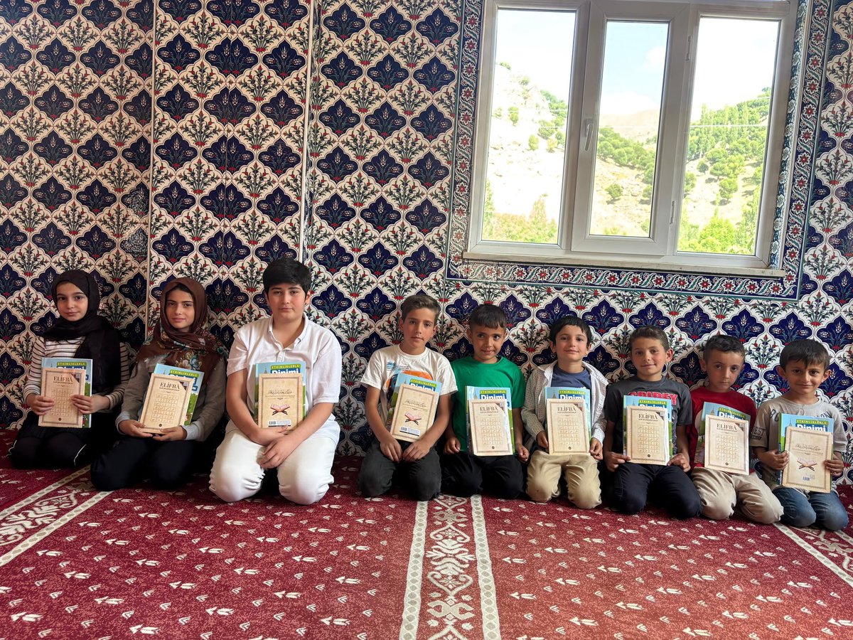 SasonKymkamligi's tweet photo. 📖 Sason’da Yaz Kur’an Kursları Başladı

İlçe Müftülüğümüze bağlı cami ve Kur’an kurslarında Yaz Kur’an Kursları başladı.

Çocuklarımız ve gençlerimiz, yaz tatillerini manevi ve eğitici bir ortamda değerlendirirken; https://t.co/4ZhEWqVFlS