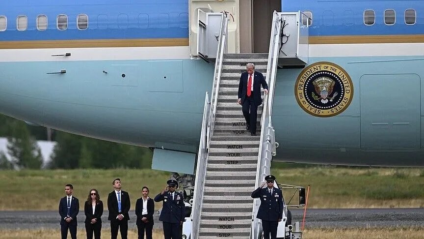 sagcigazete's tweet photo. ABD Başkanı Donald Trump, Türkiye ziyaretinde yanında özel tuvaletini de getirecek.

Trump’ın Türkiye’de hiçbir DNA izi bırakılmayacak. https://t.co/iZCPPu02rl